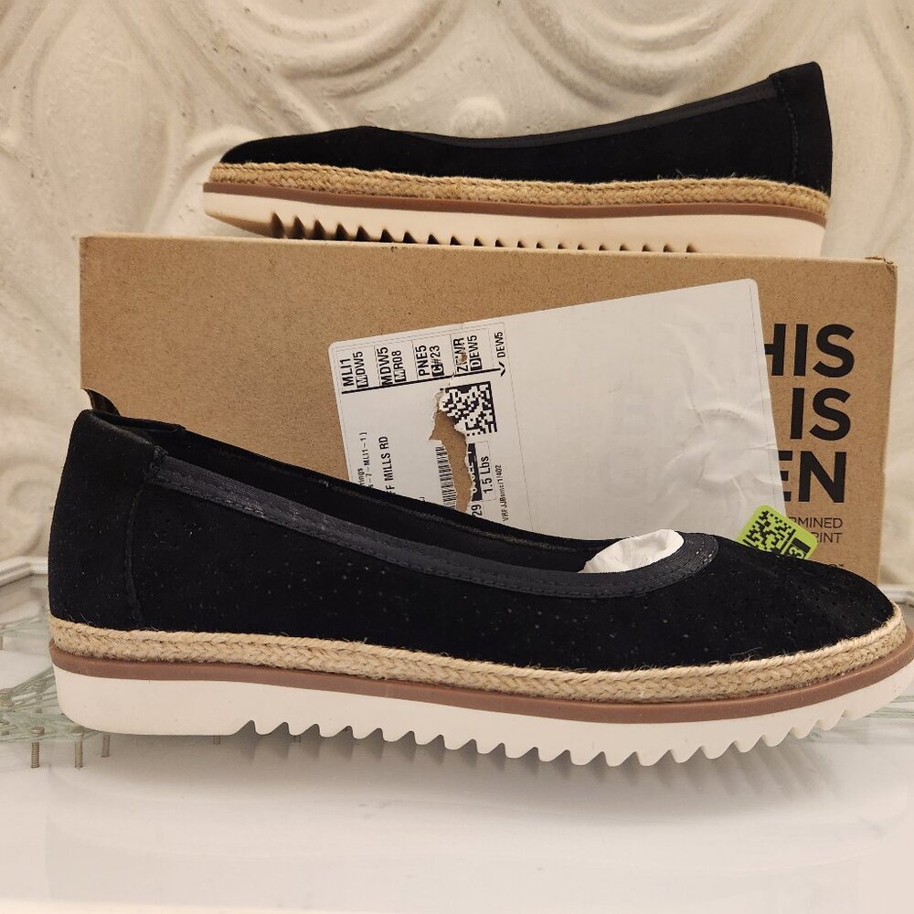 Clarks Leather "Serena Kellyn" Flats. NIB. Size 6